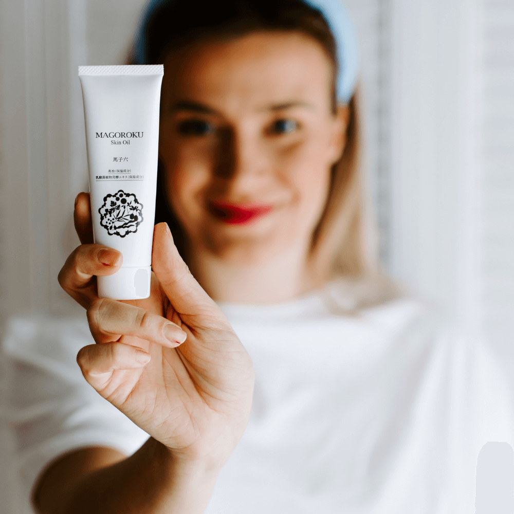 Dr.OHHIRA® Magoroku Probiotic Skin Oil – 50 ml – käes