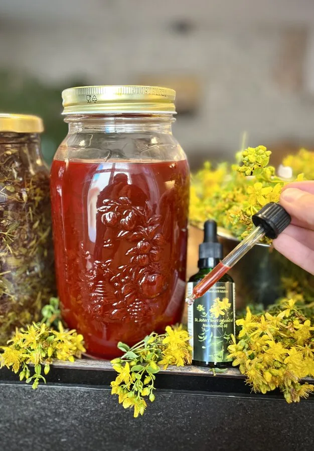 Reial NAISTEPUNA-VIINAMARJASEEMNEÕLI, 50 ml - pipetiga